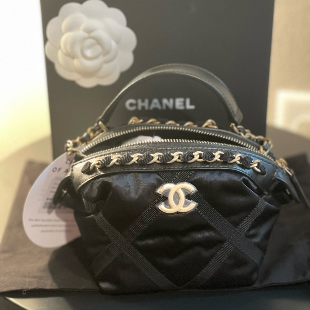 Chanel Clutch with chain